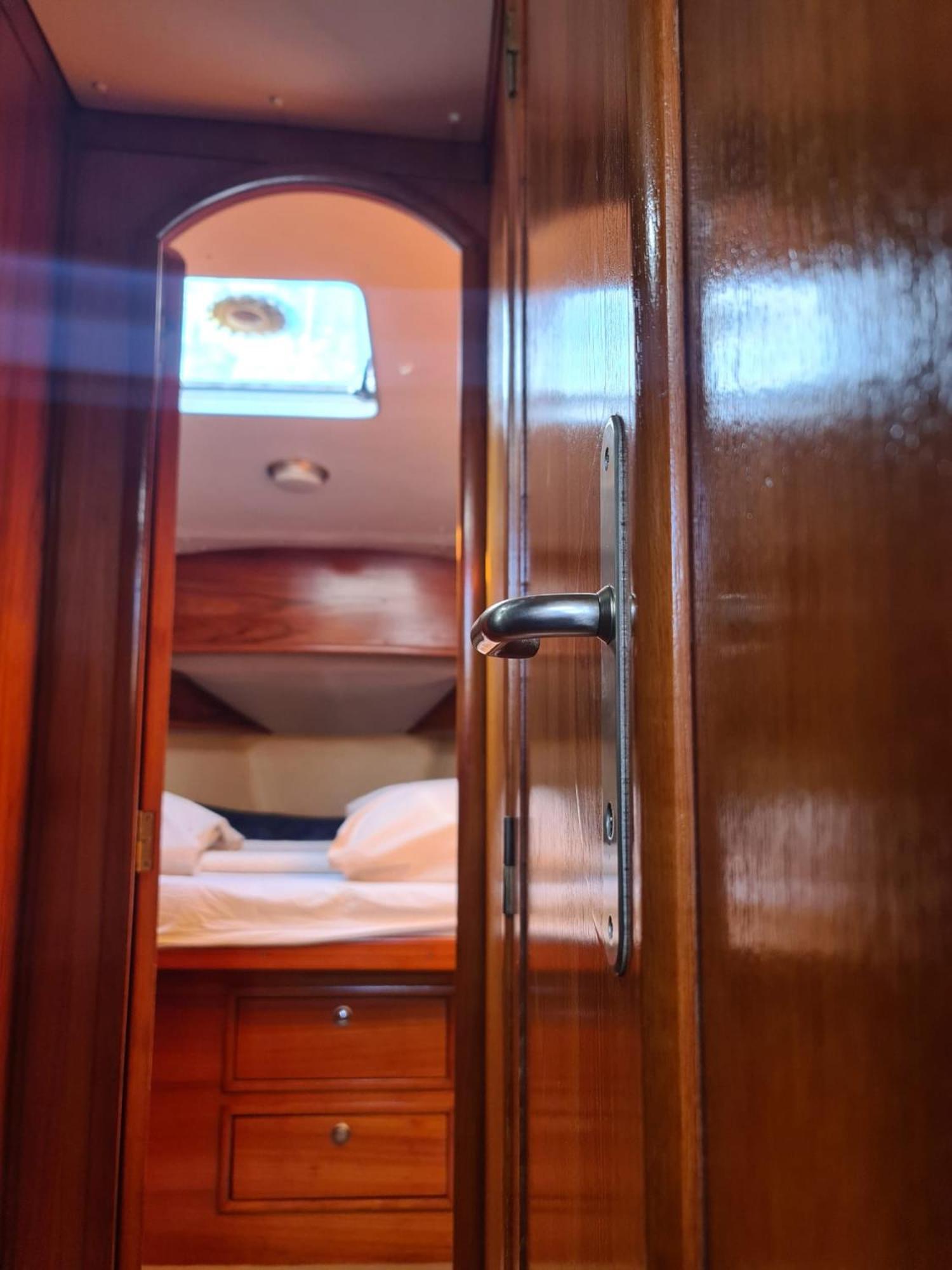 Coriandre 2 - Dormir Sur Un Grand Voilier 9 Personnes By Nuits Au Port Ла-Рошель Экстерьер фото